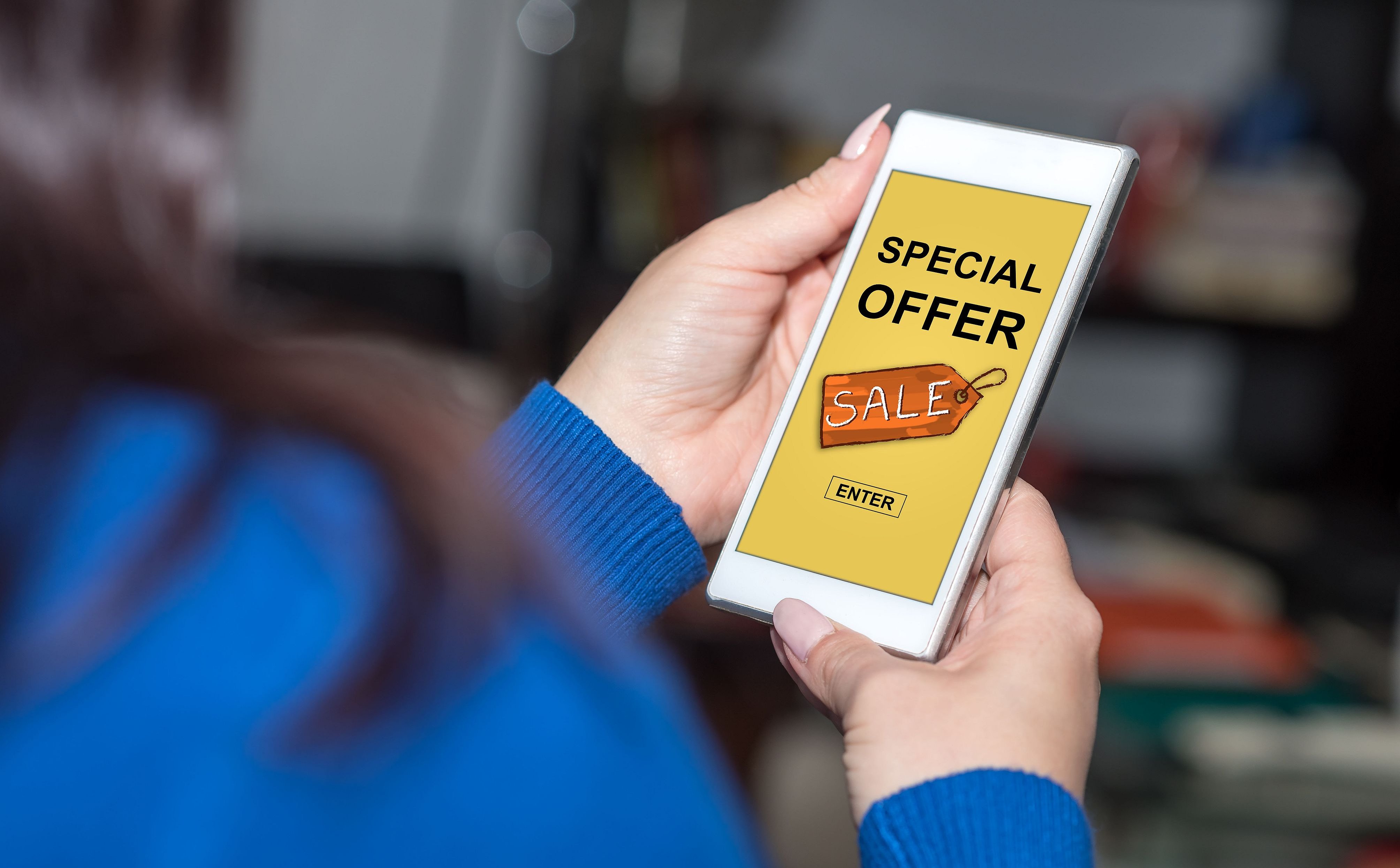 Niekończące się promocje w e-sklepach z ciuchami. UOKiK nałożył olbrzymią karę