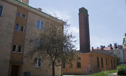 Sprzedaż działki zabudowanej kilkoma budynkami