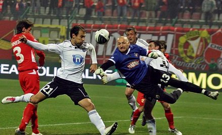 Od 15 lat ekstraklasę pokazuje Canal+, od 2008 r. wspólnie z Orange Sport