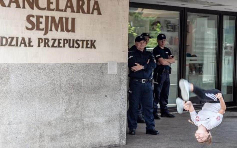 Kancelarie Sejmu i Senatu zaplanowały gigantyczne podwyżki na 2019 rok