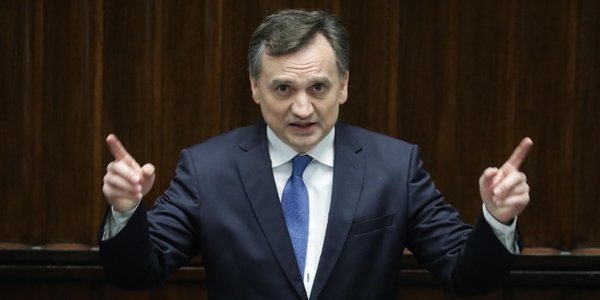 Sędzia wyłączona ze sprawy Zbigniewa Ziobry. W tle ponad setka akcji TV Republika