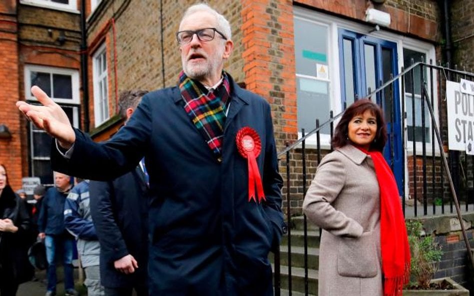 Jeremy Corbyn obiecał, że w razie wygranej laburzystów w ciągu trzech miesięcy renegocjuje umowę roz