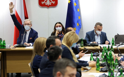 Opozycja wygrała głosowanie o przeniesienie obrad Komisji Zdrowia na wtorek