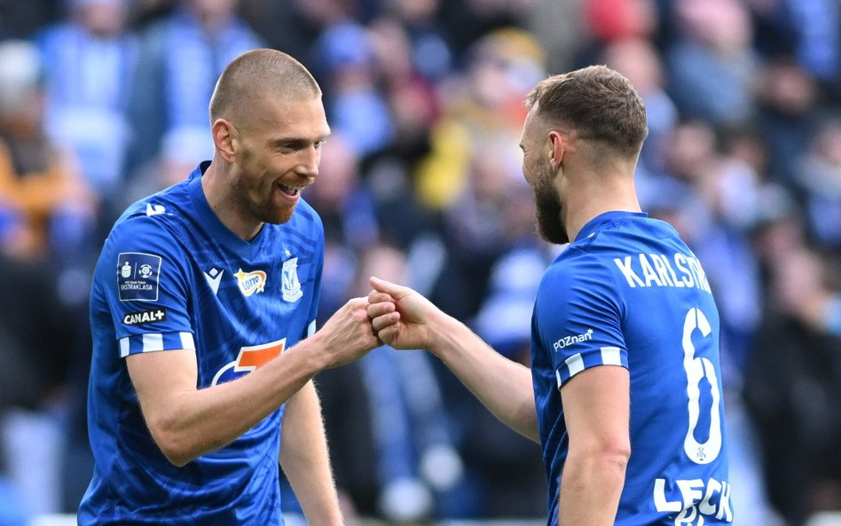 Bartosz Salamon i Jesper Karlstroem w czasie ostatniego meczu ligowego Lecha z Pogonią Szczecin