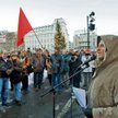 Hordur Torfason, lider obywatelskiego ruchu Głos Ludu, przemawia przed parlamentem