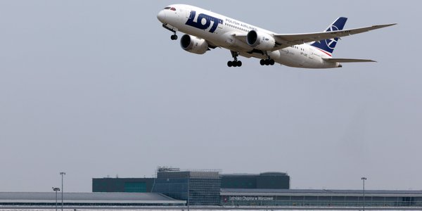 Ceny lotów do Azji wystrzeliły. LOT i Lufthansa korzystają na kryzysie