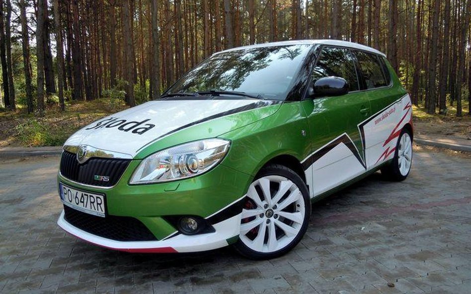 Skoda Fabia RS w oklejeniu przypominającym rajdówkę S2000
