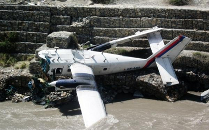 21 pasażerów wpadło z samolotem do rzeki