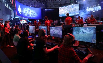 Gry rozgrzewają inwestorów. Informacje z PCF Group niepokoją. CD Projekt na fali