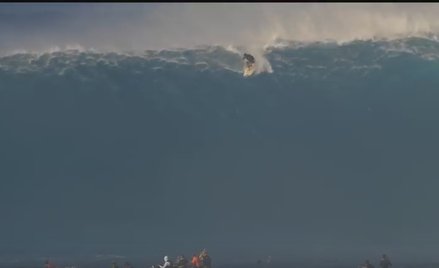 "Była jak potwór". Surfer przegrał z falą