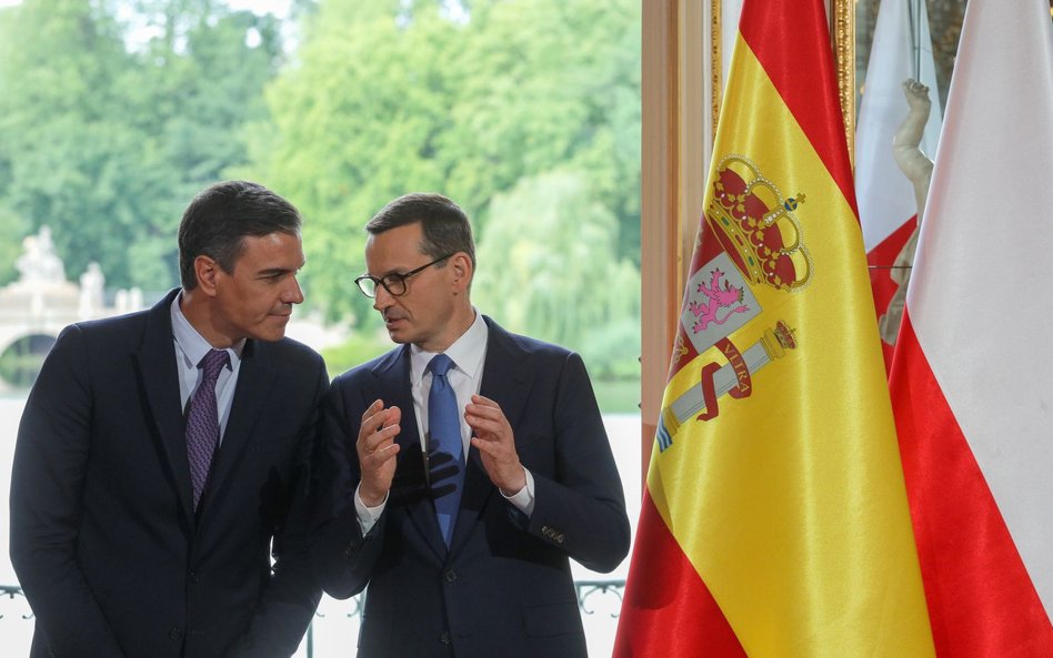 Premier Hiszpanii Pedro Sanchez i szef polskiego rządu Mateusz Morawiecki