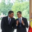 Premier Hiszpanii Pedro Sanchez i szef polskiego rządu Mateusz Morawiecki