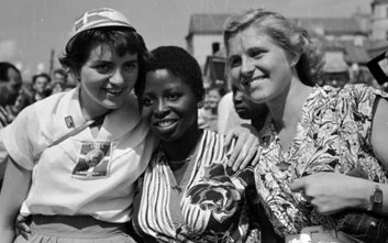 Wystawa „Lato, które zmieniło wszystko. Festiwal 1955” przedstawia kulisy niezwykłego wydarzenia z l