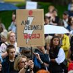 Demonstracja „Ani jednej więcej” na Placu Wolności w Poznaniu po śmierci ciężarnej Doroty w szpitalu