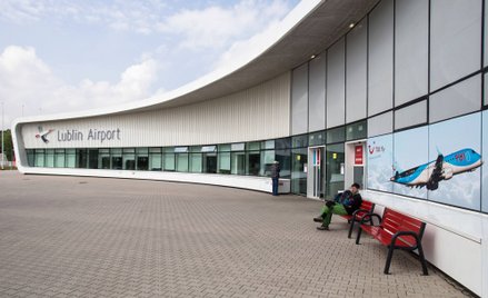Nowe miejsca parkingowe na lubelskim lotnisku mają być gotowe przed szczytem wakacyjnych wylotów