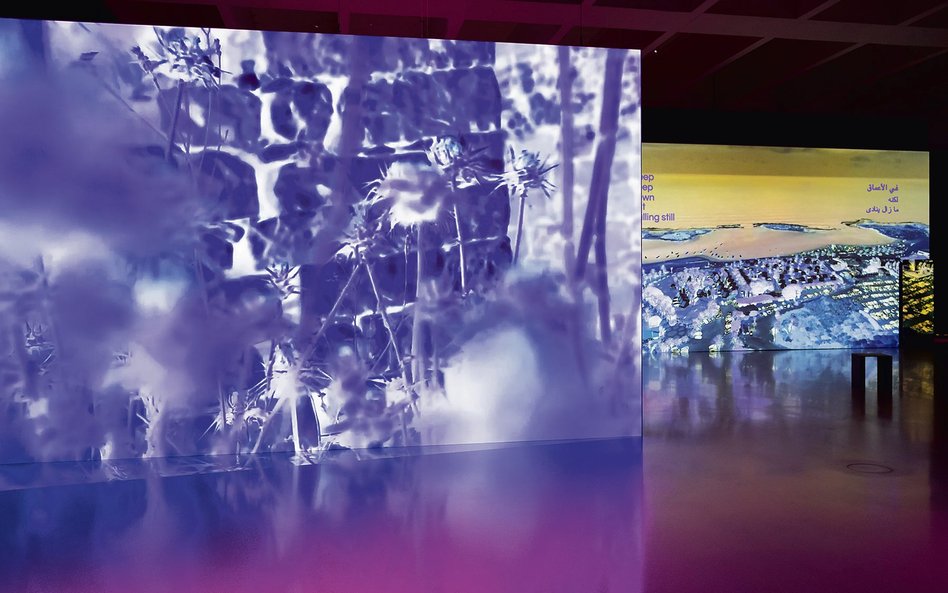 Instalacja „aż staliśmy się ogniem a ogień nami” artystycznego duetu Basel Abbas i Ruanne Abou-Rahme