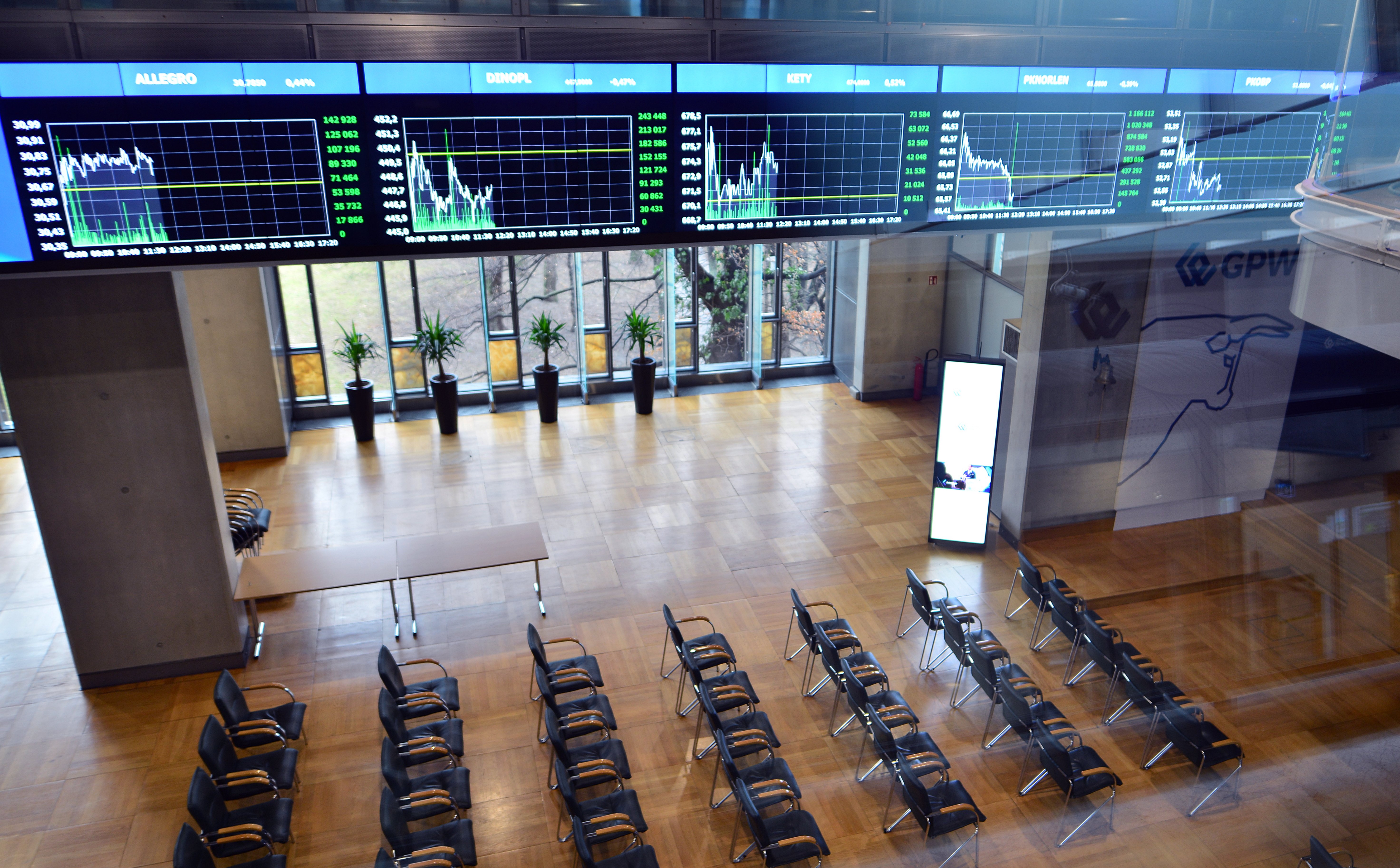 Wtorek na GPW: Orlen z nowym złożem, XTB mocne po ABB, Dino szykuje split