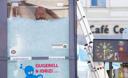 Dwie i pół godziny w lodzie. Austriak pobił rekord świata