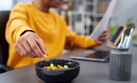 Niezdrowa dieta przeszkadza Polakom w pracy