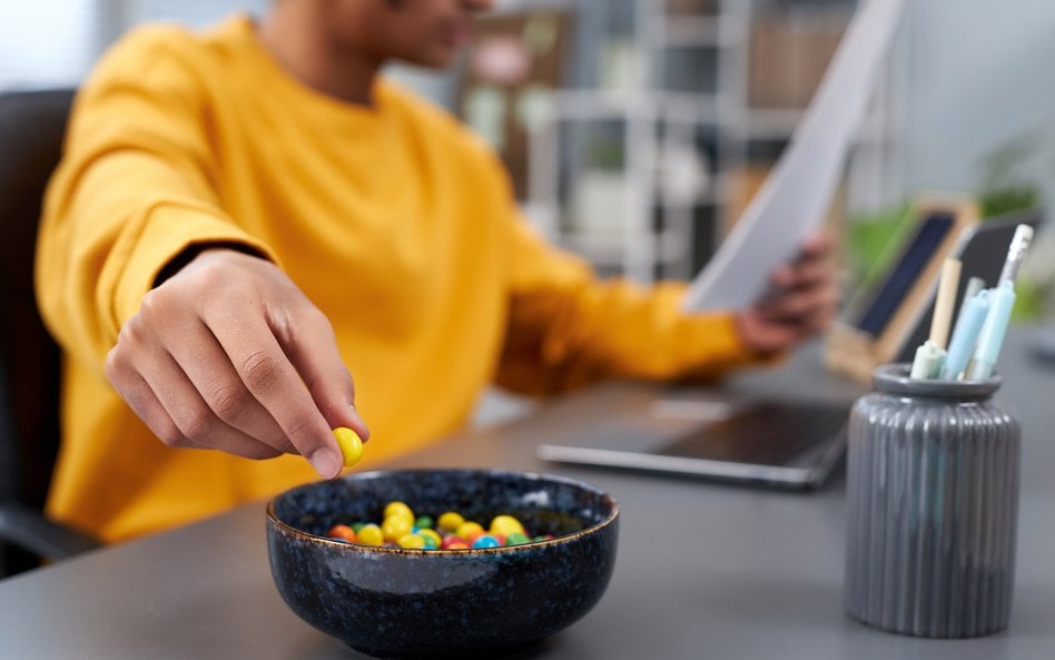 Niezdrowa dieta przeszkadza Polakom w pracy