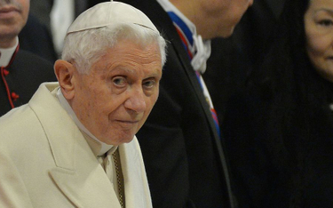 Benedykt XVI w poniedziałek jednak wróci do Rzymu