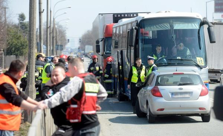 Wypadek autokaru z nastolatkami pod Warszawą