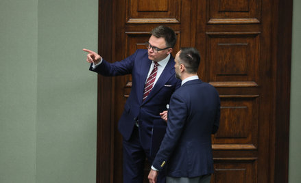 Marszałek Sejmu Szymon Hołownia oraz poseł PiS Janusz Kowalski na sali plenarnej Sejmu