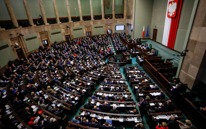 460 posłów oraz 100 senatorów Polacy wybiorą 15 października