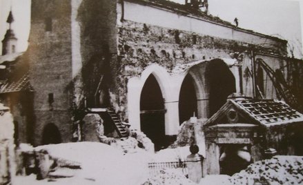 Po zajęciu Wielunia przez Niemców władze okupacyjne nakazały rozbiórkę zbombardowanego wcześniej prz