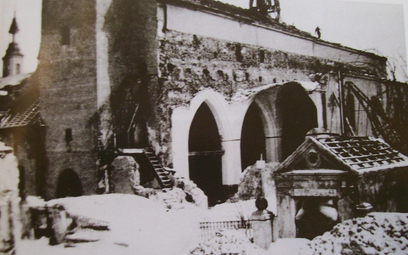 Po zajęciu Wielunia przez Niemców władze okupacyjne nakazały rozbiórkę zbombardowanego wcześniej prz