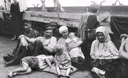 Polscy emigranci w drodze do Ameryki, początek XX w.