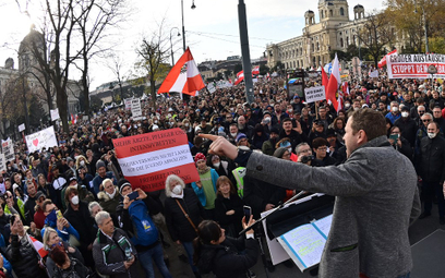Wielki protest w Wiedniu. Reakcja na lockdown i obowiązek szczepień