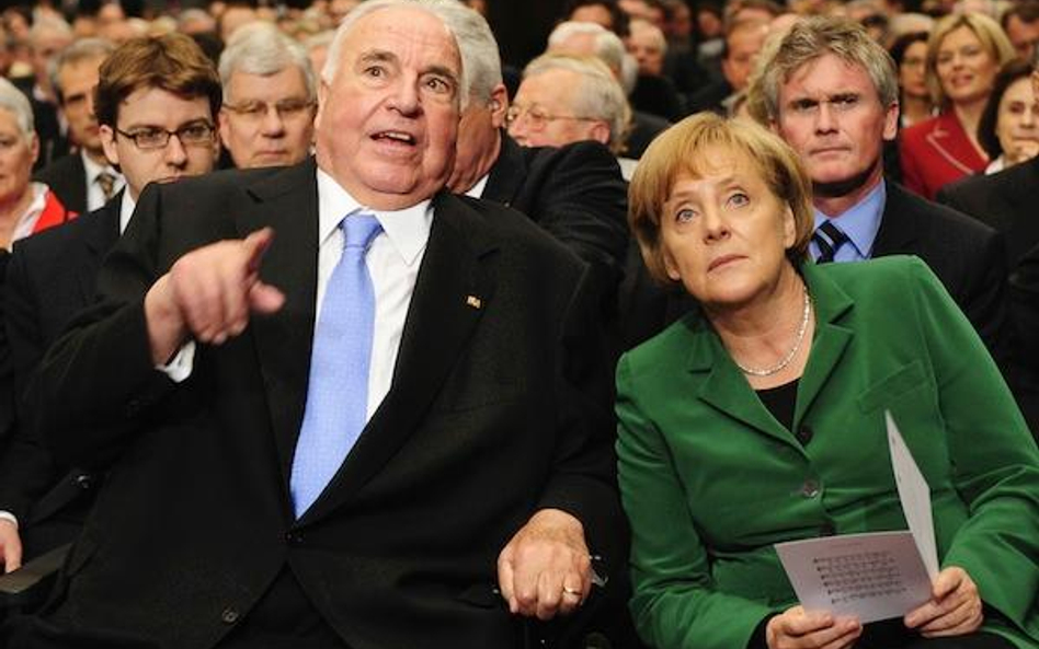 Czy Angela Merkel wykazała się lojalnością wobec Helmuta Kohla, swego patrona w świecie polityki?