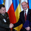 Minister Obrony Narodowej Antoni Macierewicz (P) i gen. armii Stepan Połtorak (L) podczas konferencj