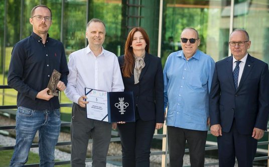 Honorową Statuetkę Fair Play otrzymał „Przegląd Sportowy”. Od prawej: Mieczysław Nowicki, wiceprzewo