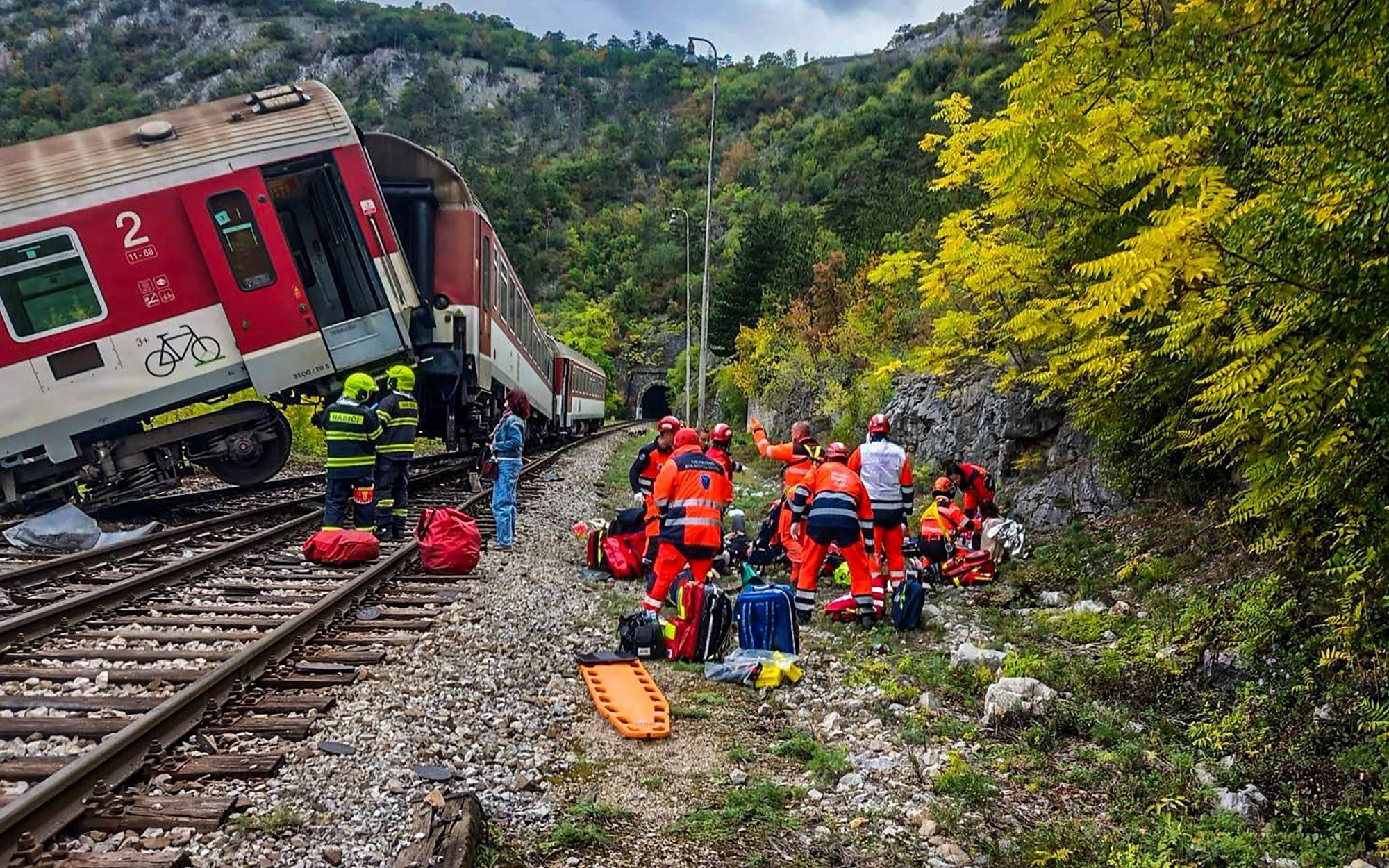 Czołowe zderzenie pociągów pasażerskich na Słowacji. Jest wielu rannych