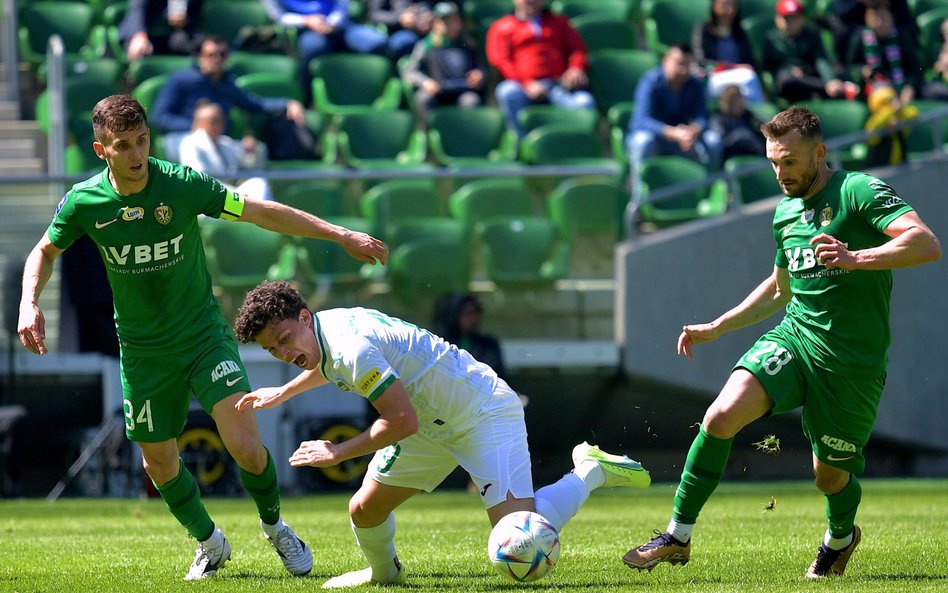 W niedzielę Śląsk Wrocław (zielone stroje) przegrał na własnym stadionie z Radomiakiem