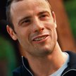 Oscar Pistorius ma 25 lat. Urodził się bez kości podudzia, miał amputowane nogi, zanim nauczył się c