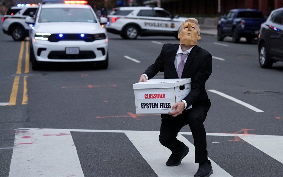 Protest przeciwko Donaldowi Trumpowi przed Białym Domem w Waszyngtonie