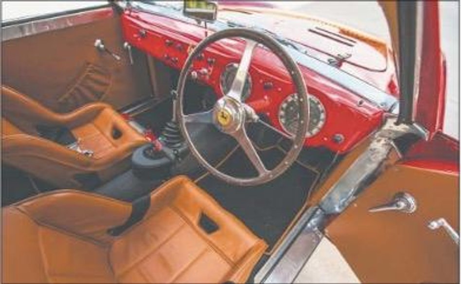 Nadwozie w kolorze rosso wraz z miodowo ciepłą tapicerką foteli to cechy typowe dla Vignale. Łatwo s