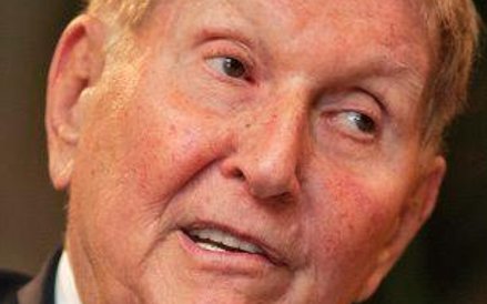 Magazyn „Forbes” wycenił w tym roku majątek Sumnera Redstone’a na 4,9 mld dol.