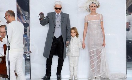 Karl Lagerfeld podczas pokazu Chanel