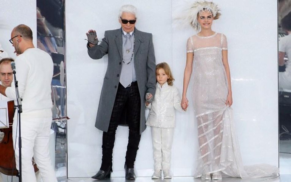 Karl Lagerfeld podczas pokazu Chanel