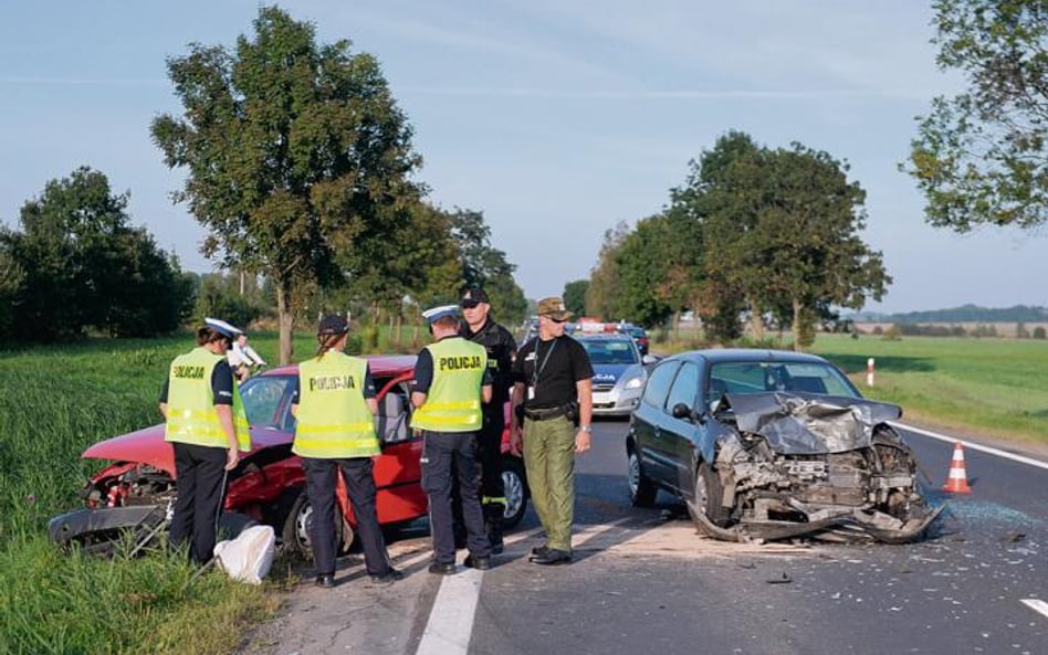 Przepisy nie określają sposobu korzystania z urlopu okolicznościowego. Można więc go udzielić policj