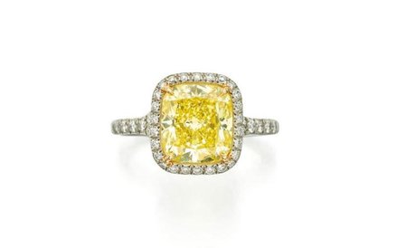 Pierścionek Tiffany & Co. z żółtym diamentem o wadze 3.54 karatów.