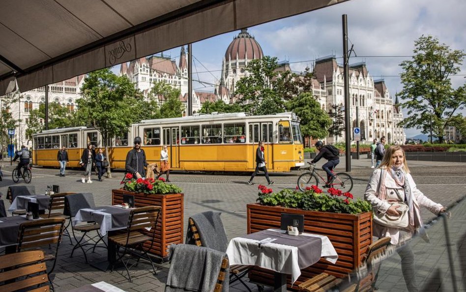 Stopy rosną, PKB hamuje