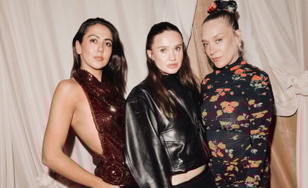 Hanna MW, Chloë Sevigny i Magda Butrym podczas prezentacji kolekcji w Nowym Jorku.
