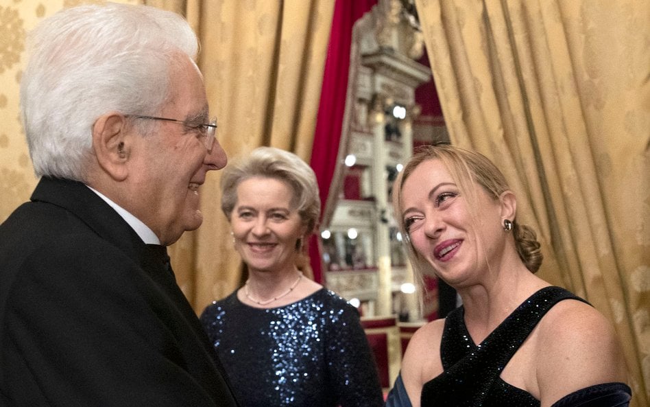 Prezydent Włoch Sergio Mattarella (na zdjeciu z premier Giorgią Meloni)