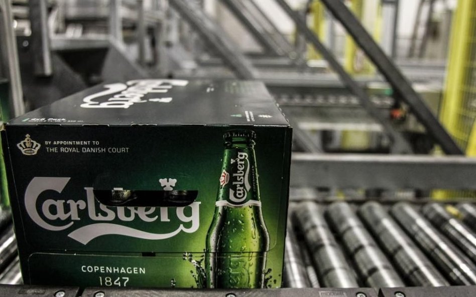 Carlsberg będzie sklejał puszki klejem. W trosce o ekologię