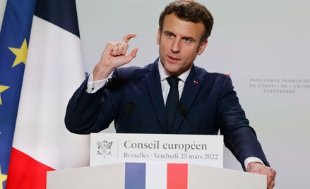 Macron ostrzega przed słowną "eskalacją" w kontaktach z Rosją